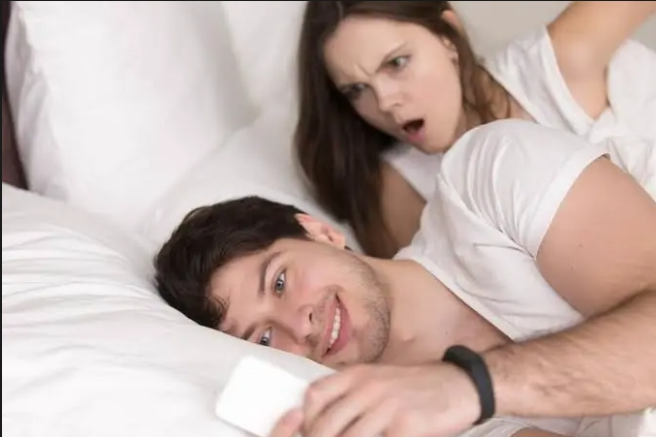 Signs Your Partner Is Sleeping With Someone Else