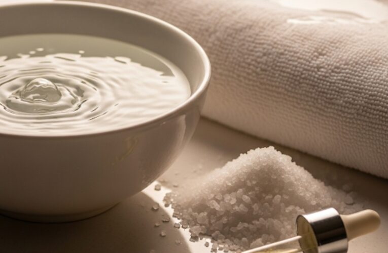 Pour Salt + Vinegar at Your Doorstep Before Bed — You’ll Be Shocked by Morning